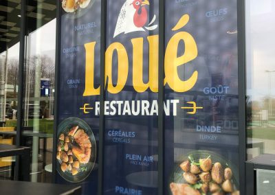 facade-corner-autoroute-fermiersdeloue-rotisserie-signaletique-habillage-restaurant