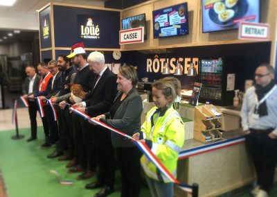 inauguration-facade-corner-autoroute-fermiersdeloue-rotisserie-signaletique-habillage