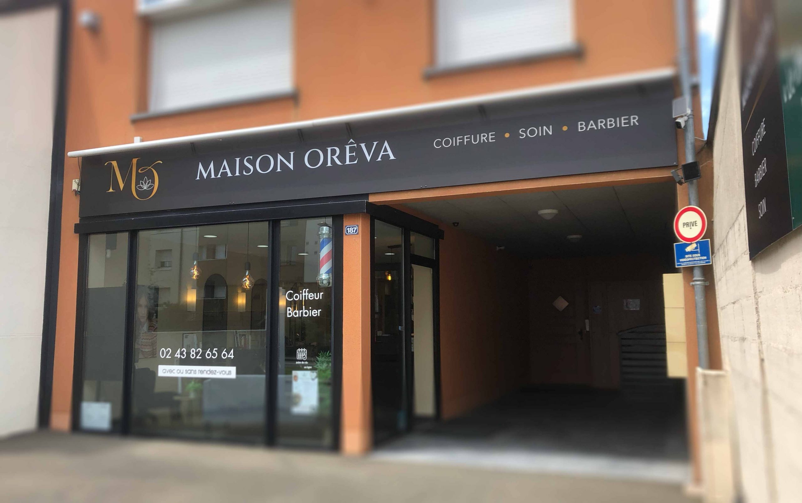 maison-oreva-barber-shop-logo-identite-lemans-graphiste-enseigne-carte maison-oreva-barber-shop-logo-identite-lemans-graphiste-enseigne-carte
